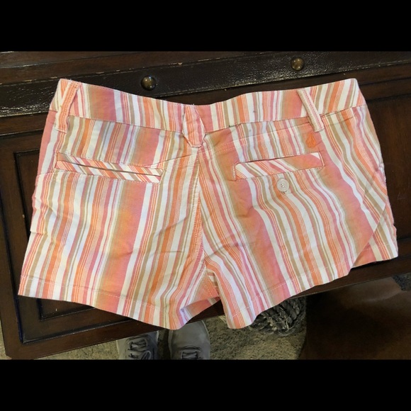 Volcom shorts size3 - Picture 3 of 3